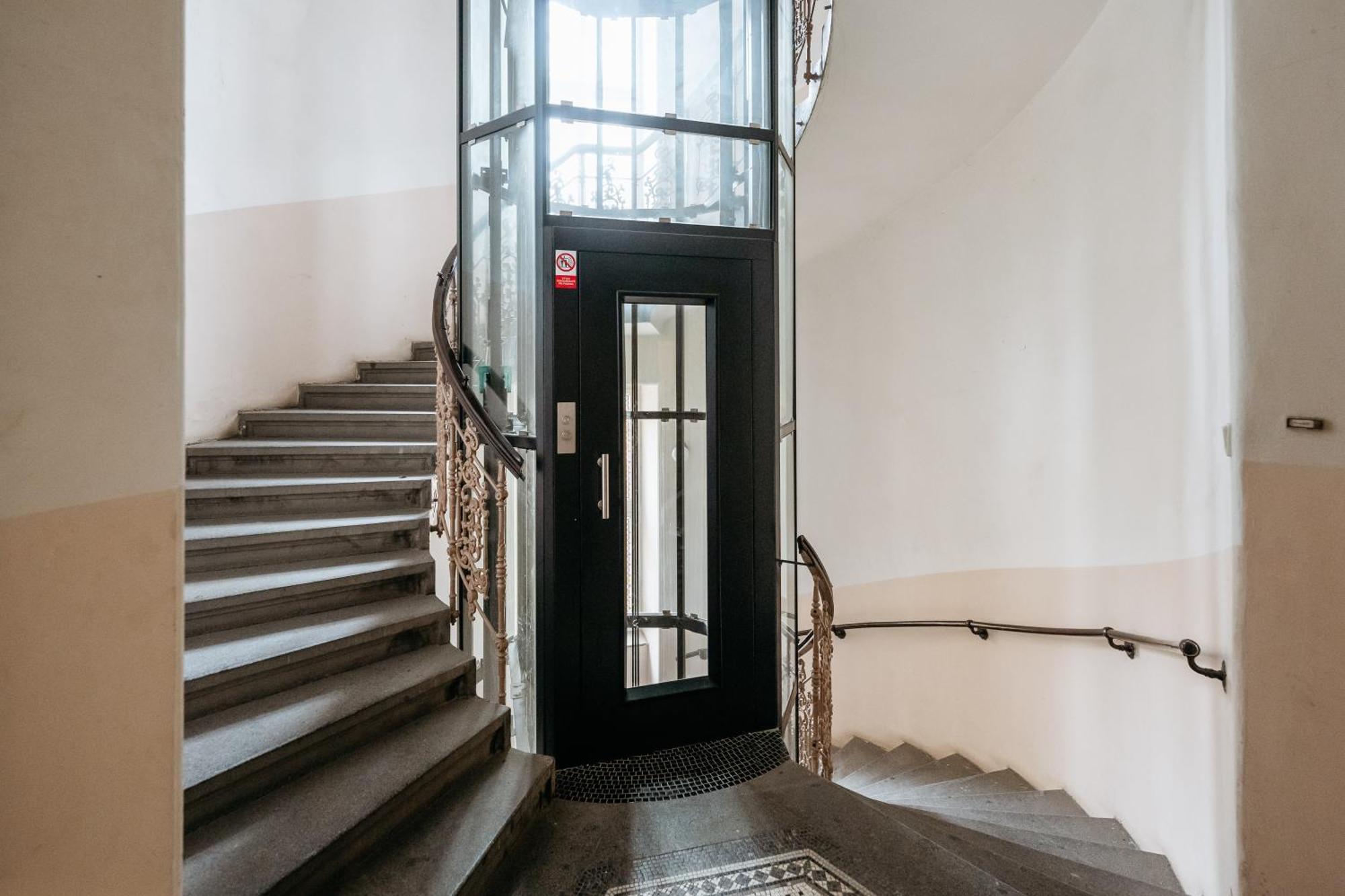 Days - 1min Old Town Square - 1bdr - Parizska Street Prague
