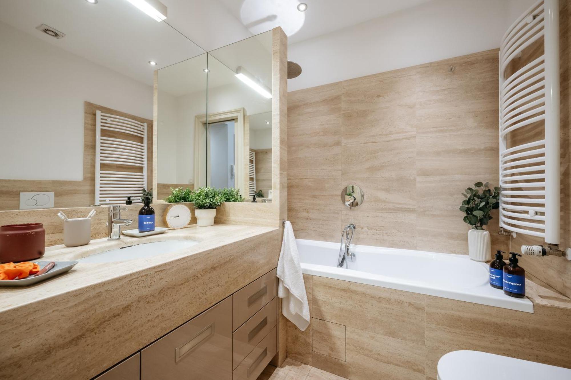 Days - 1min Old Town Square - 1bdr - Parizska Street Apartment Prague